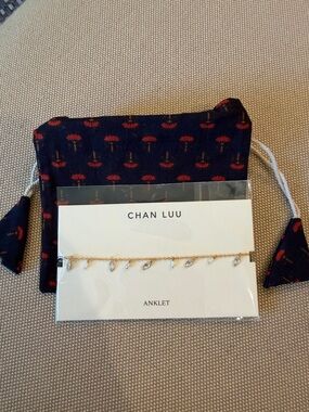 Chan Luu Gold Chain Anklet with Clear Teardrop Charms